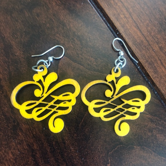 Jewelry - Wood carved earrings